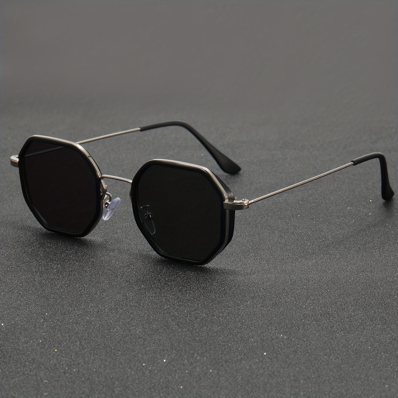 Schattenförmige Polygongestaltung für Frauen und Männer. Retro-Sommer-Sonnenbrillen für das Fahren am Strand und auf Reisen.